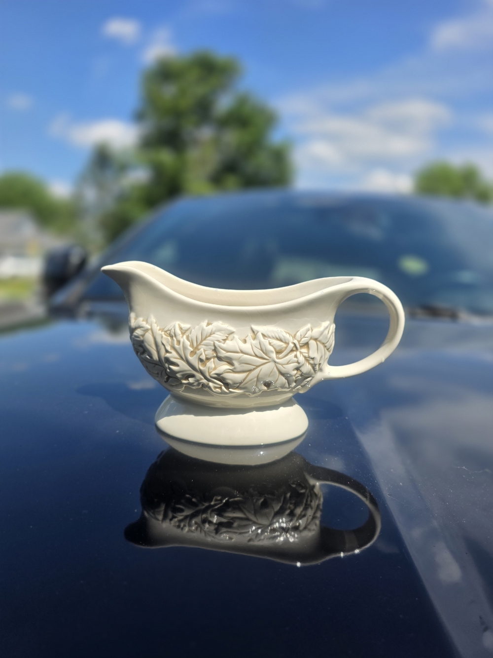 Linens n Things Embossed Leaf Ceramic Gravy Boat - Cream